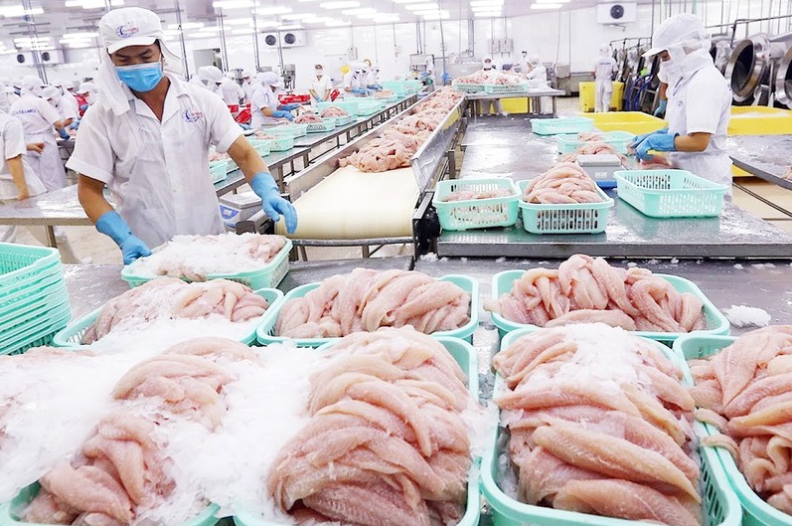 Giải bài toán giá xăng dầu tăng kỷ lục Khi doanh nghiệp bớt được chi phí xăng dầu sẽ giảm được áp lực tăng giá hàng hóa.
